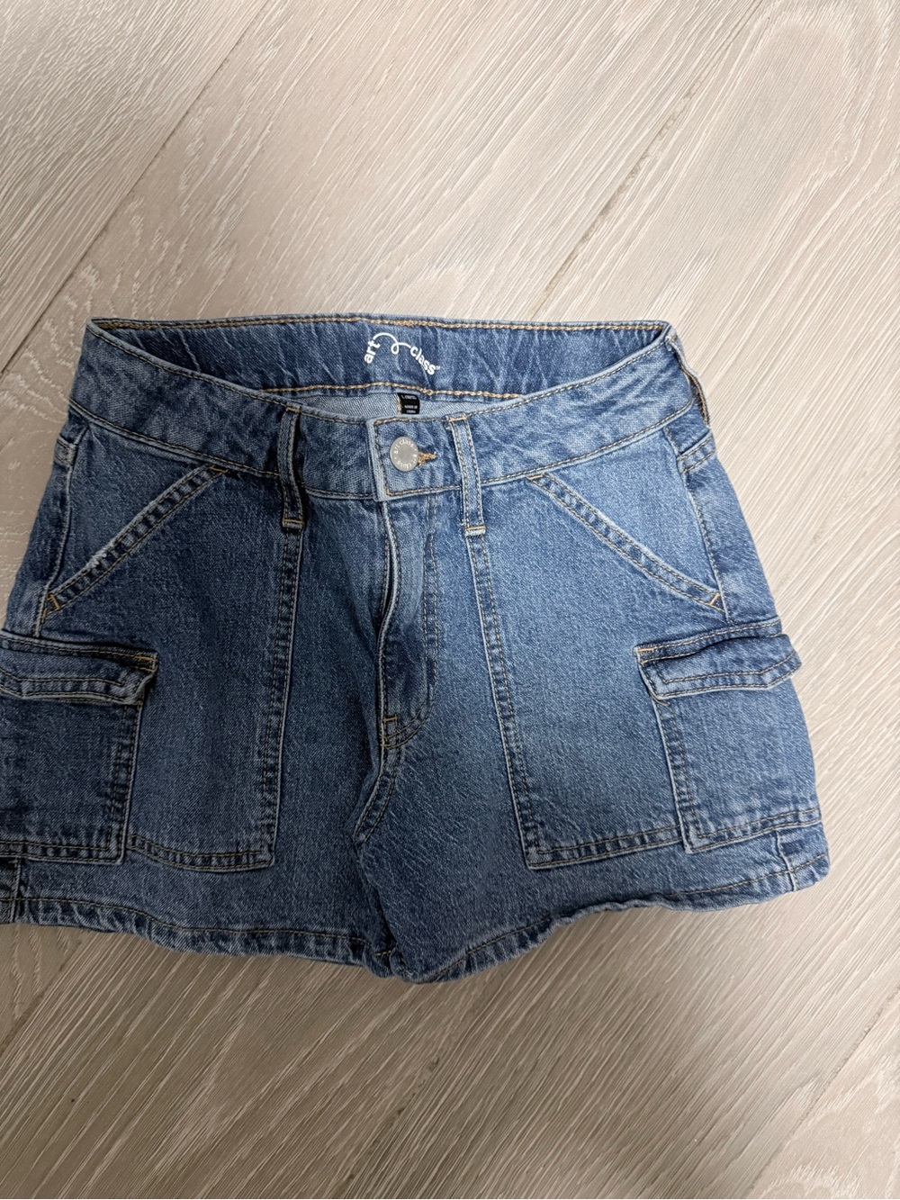 Girls denim shorts 10/12 (L)
